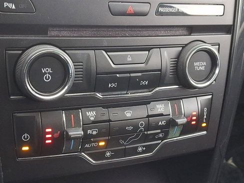 Certified 2018 Ford Explorer XLT w/ Equipment Group 202A image 17