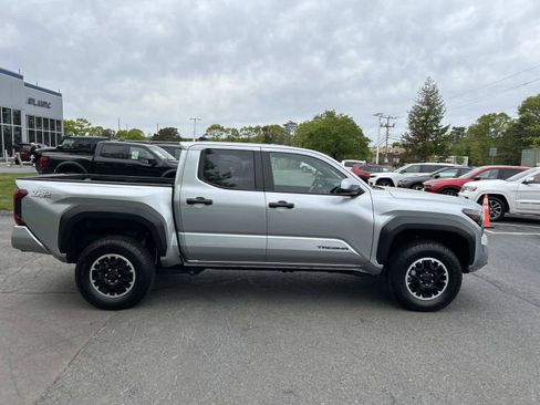 Used 2025 Toyota Tacoma TRD Off-Road AWD/4WD image 2