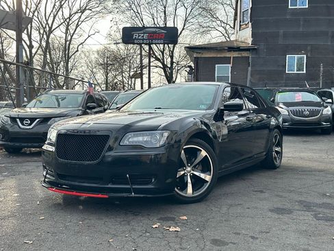 Used 2014 Chrysler 300 RWD image 2
