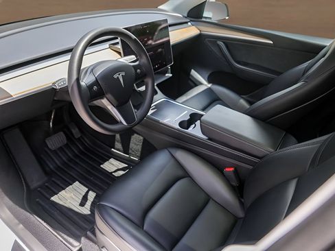 Used 2023 Tesla Model Y Long Range AWD/4WD image 10