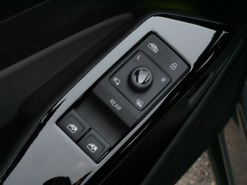 Used 2025 Volkswagen ID.4 Pro S Plus AWD/4WD image 19