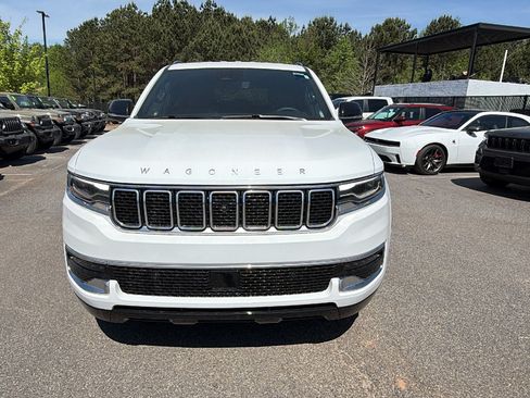 Certified 2025 Jeep Wagoneer 4WD w/ Convenience Group I image 3