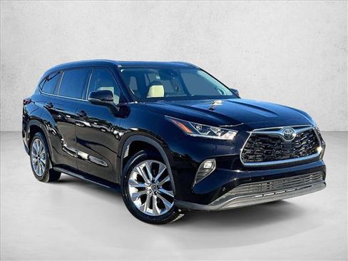 Used 2020 Toyota Highlander Limited image 12