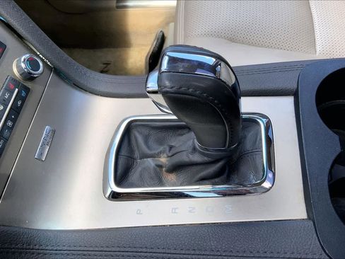 Used 2010 Lincoln MKT 2WD image 16