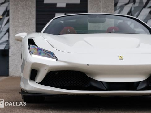 Used 2021 Ferrari F8 Tributo image 4