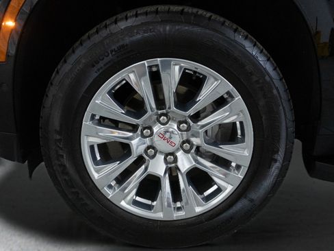 Used 2025 GMC Yukon Denali AWD/4WD image 9