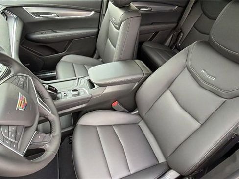 New 2026 Cadillac XT5 Luxury image 19