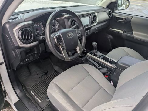 Used 2017 Toyota Tacoma SR5 w/ Tow Package image 11