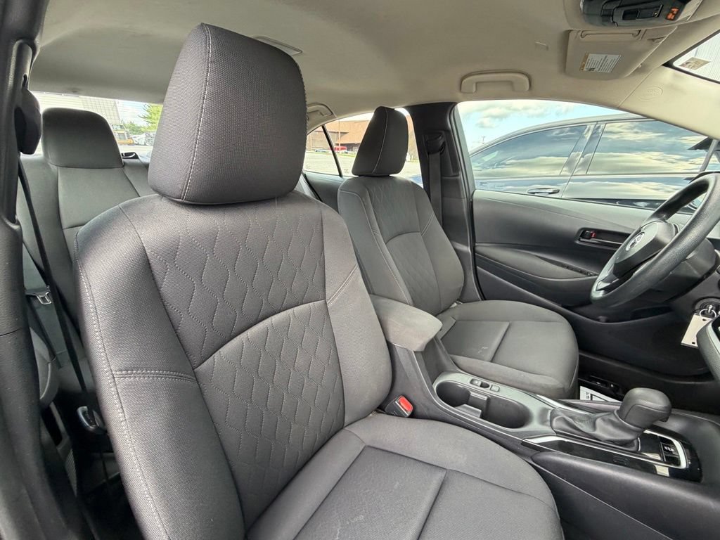 Used 2025 Toyota Corolla LE FWD image 34