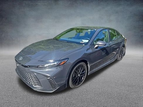Used 2025 Toyota Camry SE FWD image 4