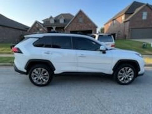 Used 2025 Toyota RAV4 Limited w/ Advanced Technology Package AWD/4WD image 19