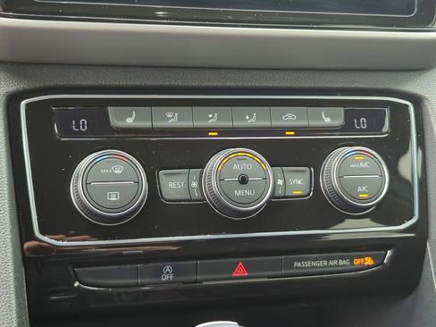 Certified 2023 Volkswagen Atlas SE FWD image 22