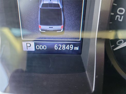 Used 2021 Toyota Tacoma SR5 w/ Trail Edition image 30