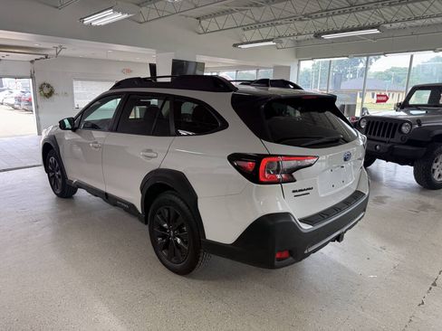 Used 2025 Subaru Outback Onyx Edition AWD/4WD image 8