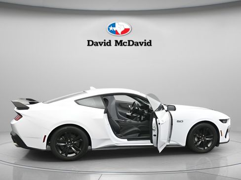 Used 2025 Ford Mustang GT RWD image 39