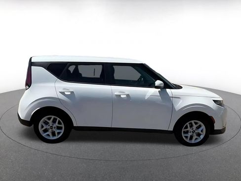 Used 2025 Kia Soul LX w/ LX Technology Package FWD image 16