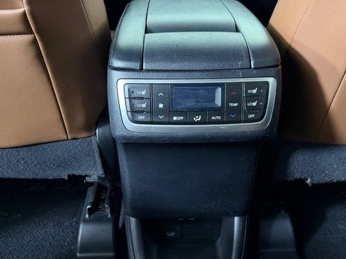 Used 2017 Toyota Highlander Limited AWD/4WD image 28