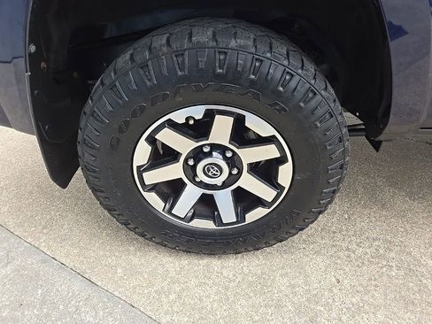 Used 2020 Toyota 4Runner TRD Off-Road Premium w/ Moonroof Package AWD/4WD image 24