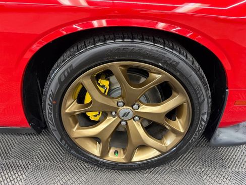 Used 2019 Dodge Challenger R/T RWD image 18