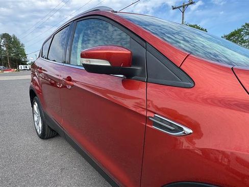 Used 2019 Ford Escape Titanium image 24