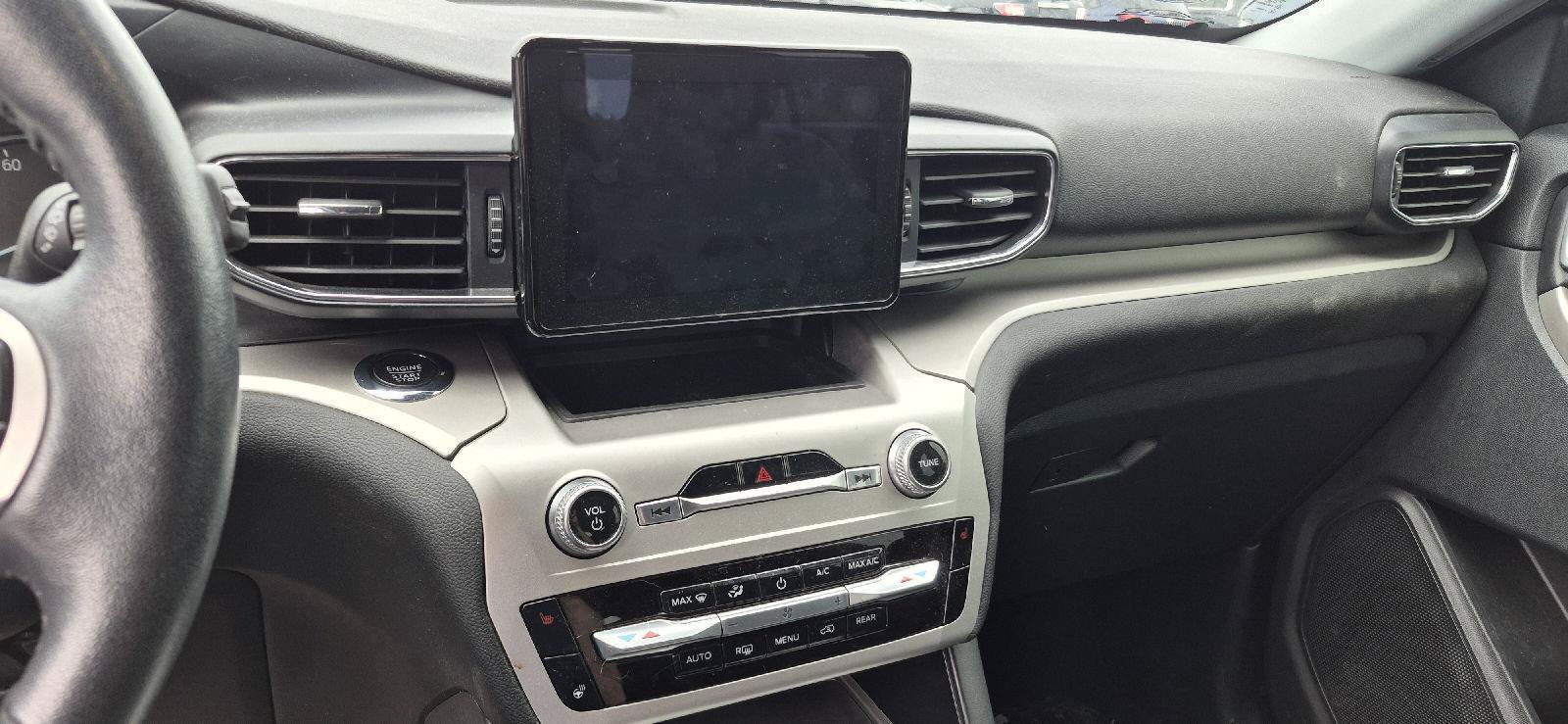 Used 2022 Ford Explorer XLT w/ Equipment Group 202A AWD/4WD image 10
