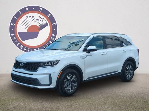 Used 2021 Kia Sorento S FWD image 2
