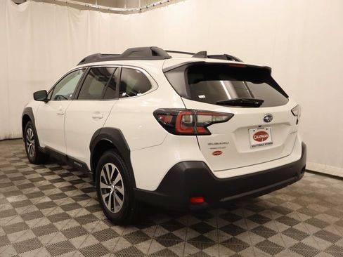 Used 2023 Subaru Outback Premium AWD/4WD image 3