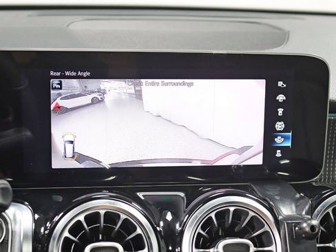 Used 2021 Mercedes-Benz GLB 250 4MATIC w/ Premium Package image 19