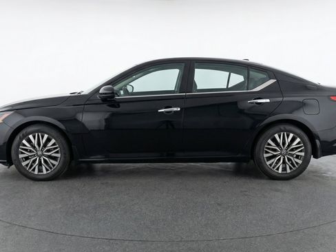 Used 2025 Nissan Altima 2.5 SV image 5