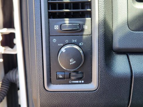 Used 2014 RAM 1500 Express RWD image 19