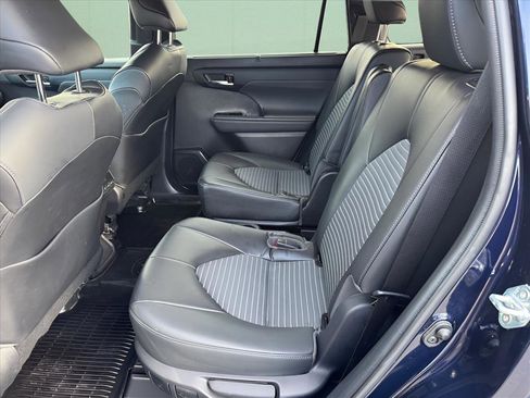 Used 2022 Toyota Highlander XSE image 12
