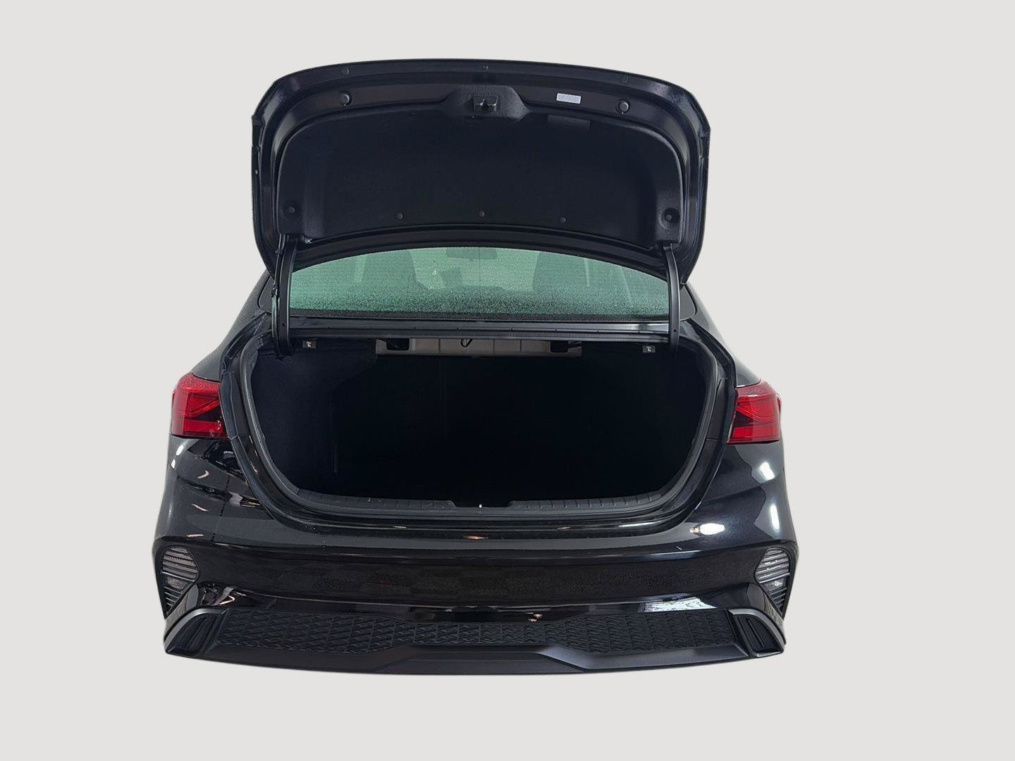 Used 2024 Kia Forte LXS w/ LXS Technology Package FWD image 19