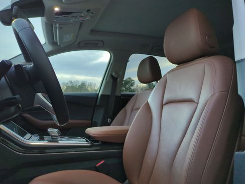 Used 2022 Audi Q7 Premium Plus image 16