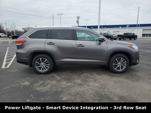 Used 2018 Toyota Highlander XLE image 3
