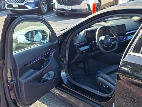 Used 2025 BMW i5 xDrive40 image 41