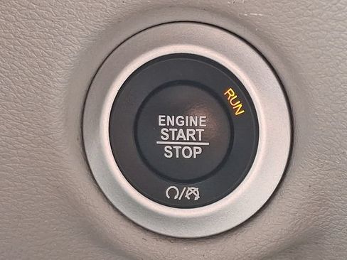 Used 2024 Chrysler Pacifica Touring-L FWD image 22
