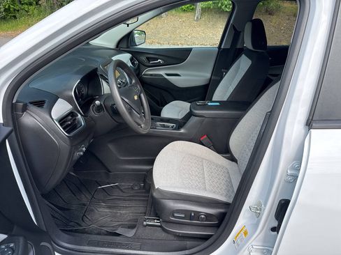 Used 2023 Chevrolet Equinox LS w/ LS Convenience Package AWD/4WD image 9