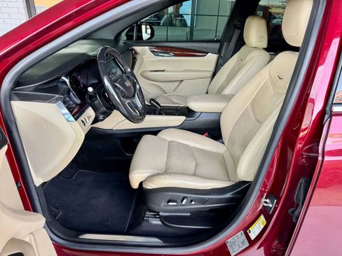 Used 2017 Cadillac XT5 Luxury w/ Driver Awareness Package image 19