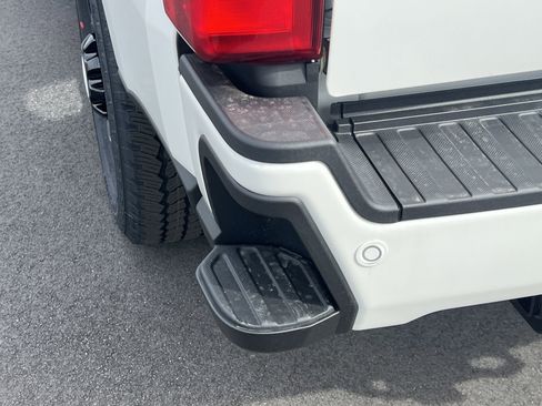 New 2026 Ford F350 Lariat w/ Black Appearance Package image 29