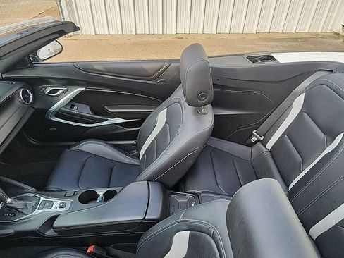 Used 2018 Chevrolet Camaro LT RWD image 11