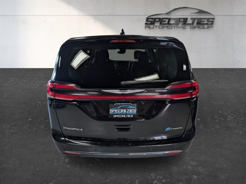 Used 2024 Chrysler Pacifica Limited FWD image 9
