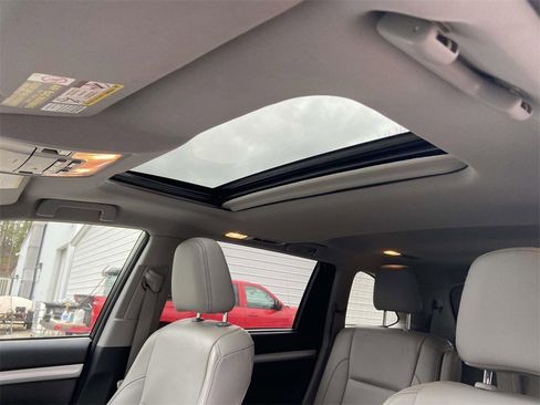 Used 2015 Toyota Highlander XLE image 18