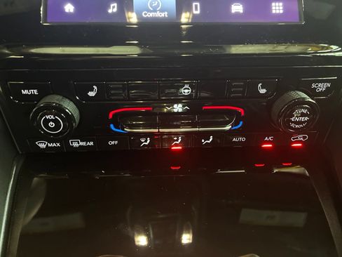 Used 2025 Jeep Grand Cherokee L Altitude AWD/4WD image 29