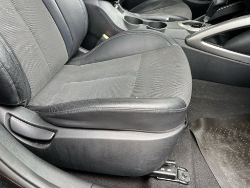 Used 2016 Hyundai Veloster w/ Option Group 02 image 21