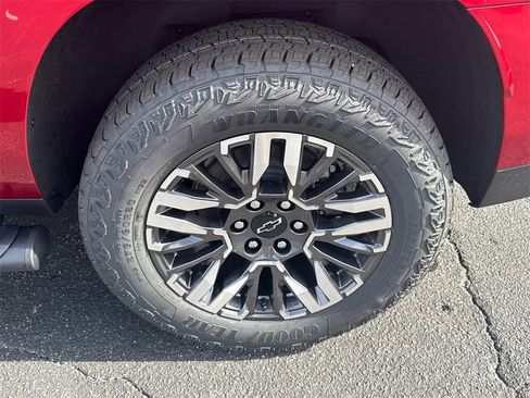 New 2026 Chevrolet Suburban Z71 image 22