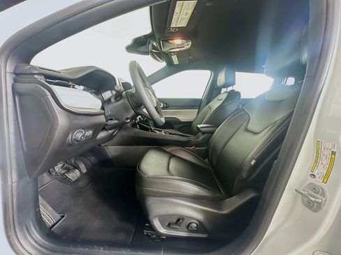 Used 2025 Jeep Compass Limited AWD/4WD image 13