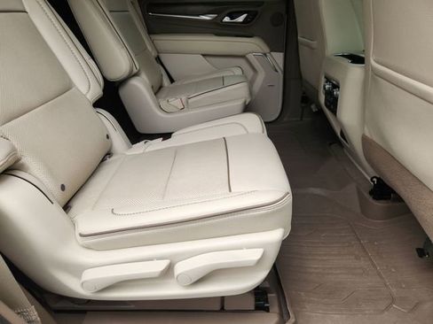 Used 2021 GMC Yukon Denali w/ Denali Premium Package image 28