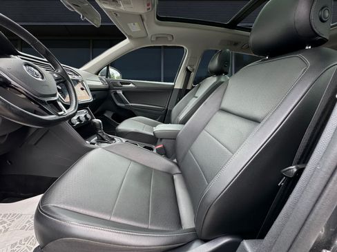 Used 2018 Volkswagen Tiguan SEL AWD/4WD image 2