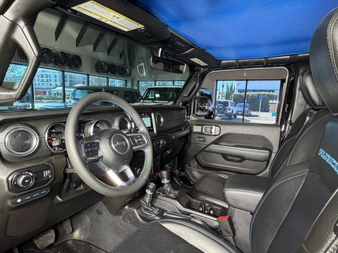 Used 2023 Jeep Wrangler Unlimited Rubicon 4xe AWD/4WD image 23