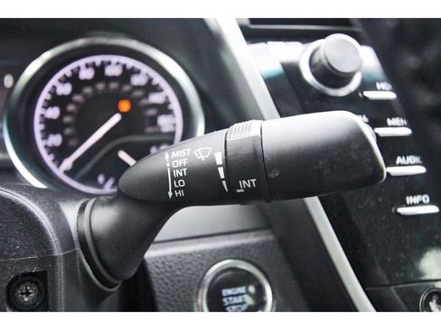 Used 2018 Toyota Camry XLE image 17